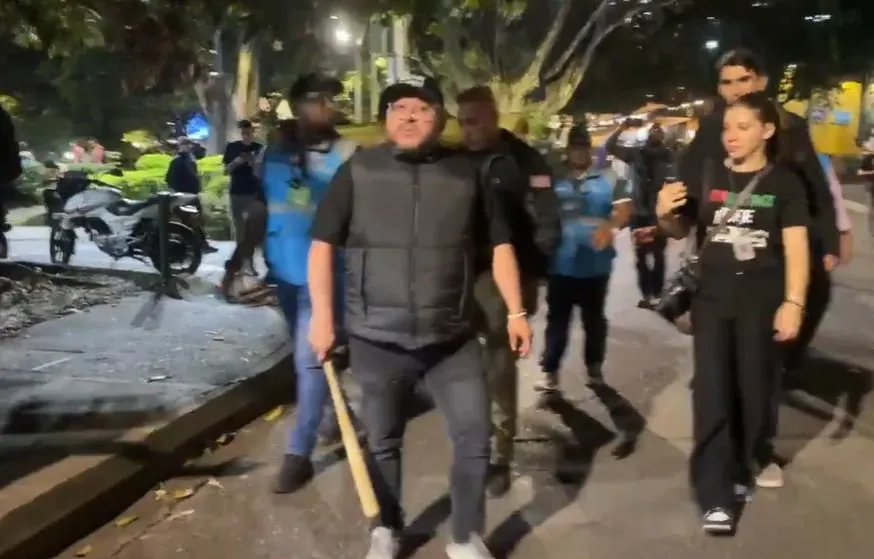 En video | Tercer día de audiencia contra Misael Cadavid y otros por contratos entre Área Metropolitana y bomberos de Itagüí El concejal Andrés Rodríguez dice que su salida con un bate para confrontar a violentos en Medellín no fue "una confrontación política, fue un acto de protección".