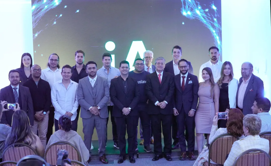 Daniela Hincapié: la artista más joven de la Bienal Internacional de Arte de Antioquia y Medellín Escuela para aprender todo sobre la Inteligencia Artificial.