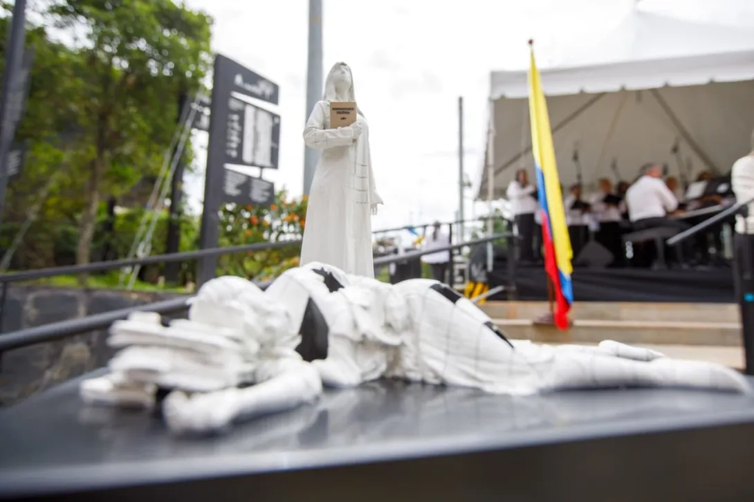 El bicicrocista antioqueño Mateo Carmona se coronó bicampeón en el Iberoamericano de Brasil "Vacío presente", escultura entregada en Medellín en conmemoración de los 40 años de la toma del Palacio de Justicia.