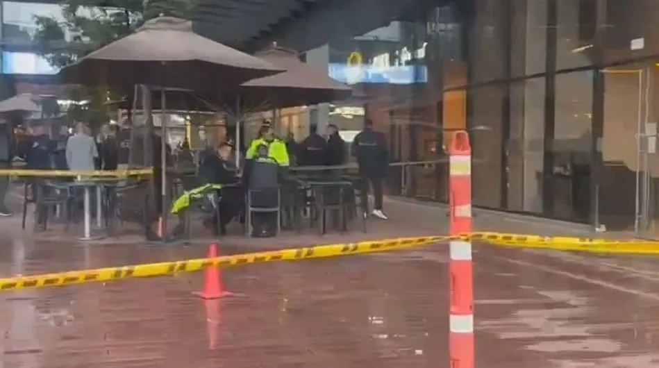 ¿Le interesa? Abren 359 nuevos cupos de créditos condonables para educación superior en Medellín El hombre habría estado acompañado de una mujer.